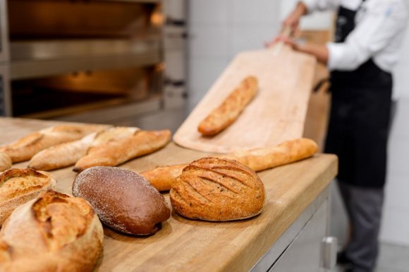Artisan boulanger pour la fabrication et la vente de baguettes croustillantes Tain‑l'Hermitage 