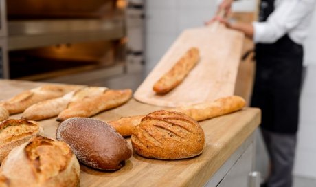 Artisan boulanger pour la fabrication et la vente de baguettes croustillantes Tain‑l'Hermitage 